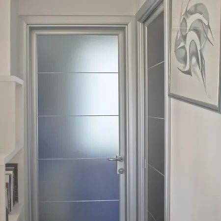 Lovely Elena - Garda