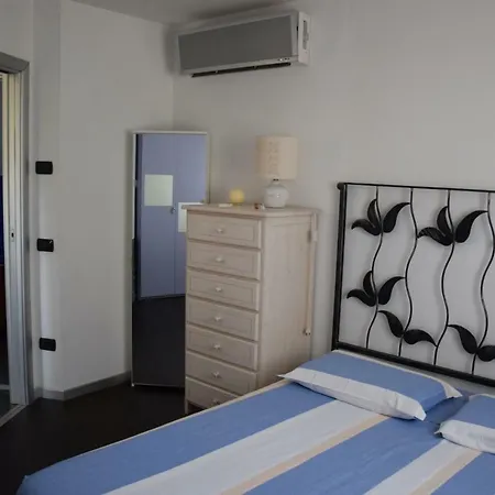 Lovely Elena - Garda 3*