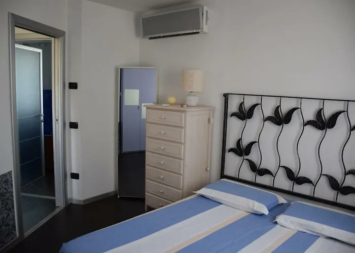 Lovely Elena - Garda 3*