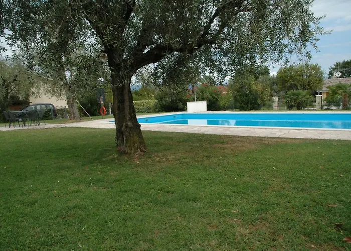 Lovely Elena - Garda 3*