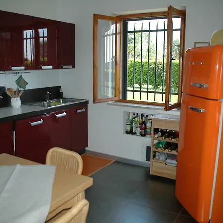 Lovely Elena - Garda Hotel 3*